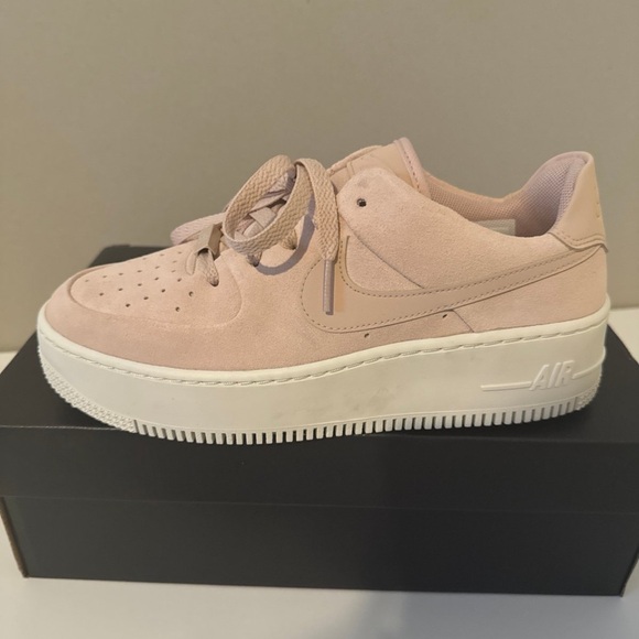 Nike Air Force 1 - Picture 6 of 8